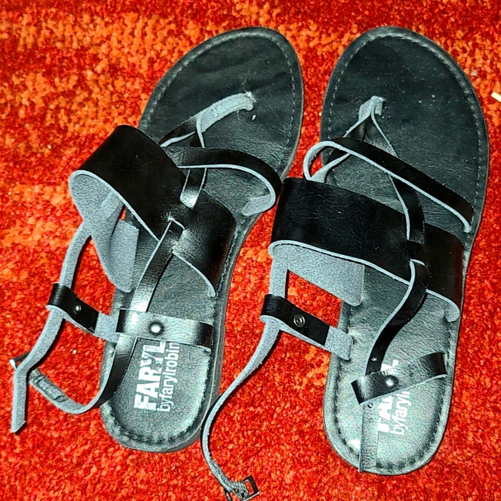 Black Faryl Sandals